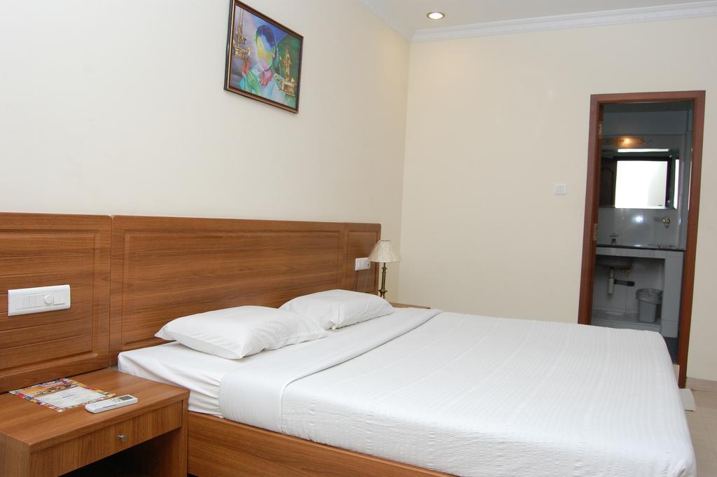 Hotel Sona'S Tiruchirappalli Номер фото