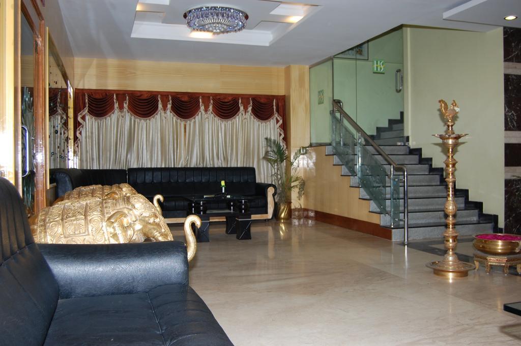 Hotel Sona'S Tiruchirappalli Экстерьер фото