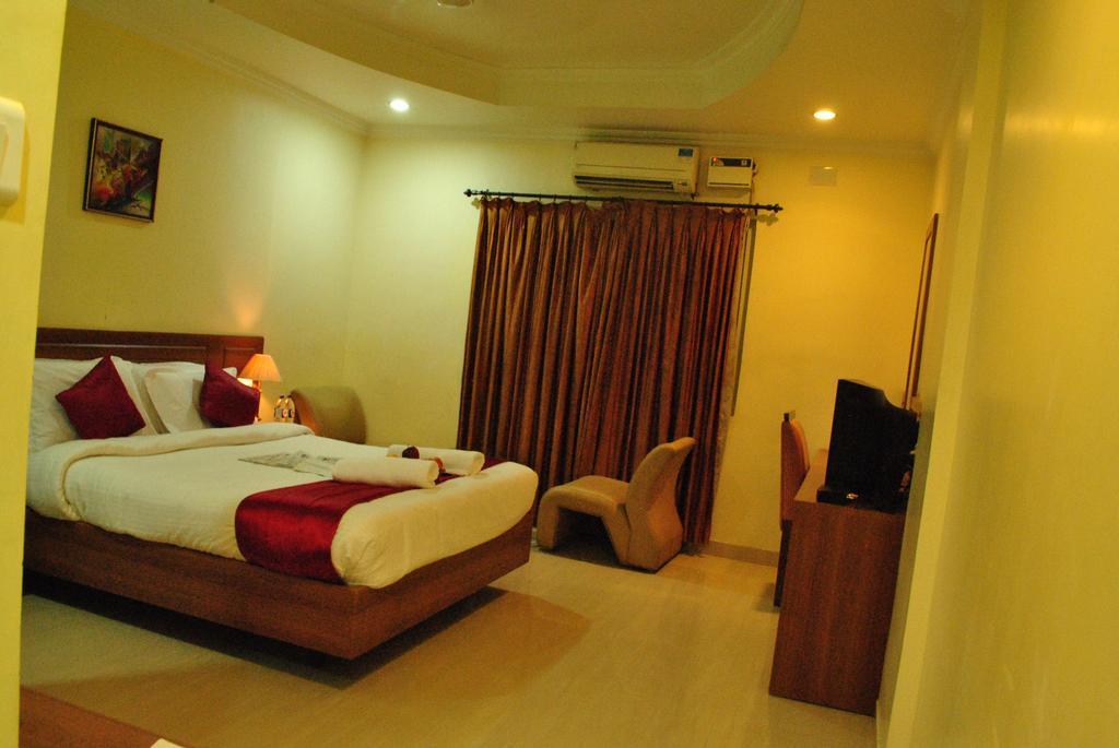 Hotel Sona'S Tiruchirappalli Экстерьер фото